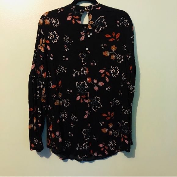 Maurice’s plus size black floral top - Picture 4 of 7